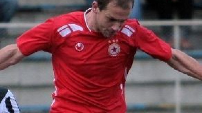 Viktoram Morozam pagaidām "CSKA" taktiskajos
zīmējumos vieta neatrodas...