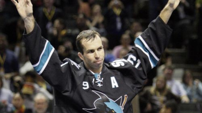 Radeks Stepaneks pēc uzvaras Sanhosē turnīrā vietējā NHL kluba ''Sharks'' kreklā
Foto: AP