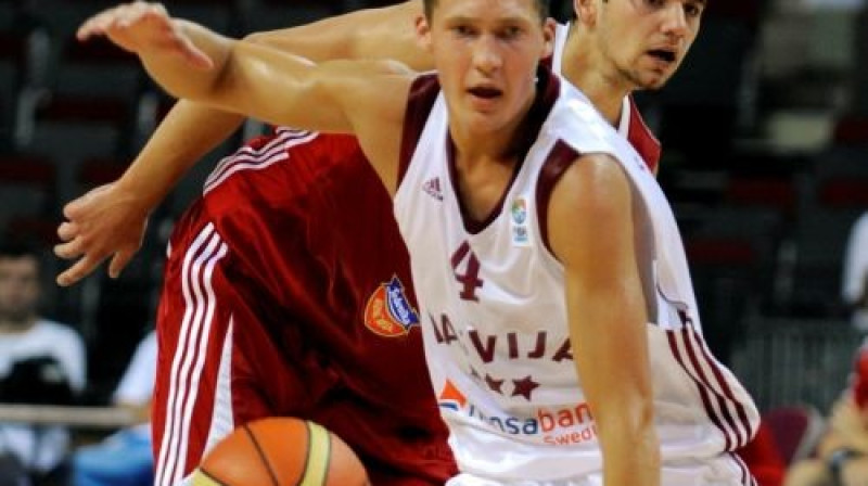 Latvijas U-20 izlases aizsargs Jānis Strēlnieks
Foto: Romāns Kokšarovs, Sporta Avīze, f64