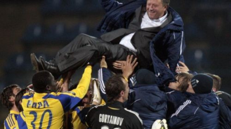 "Metalist" futbolisti sveic galveno treneri
Foto: AP