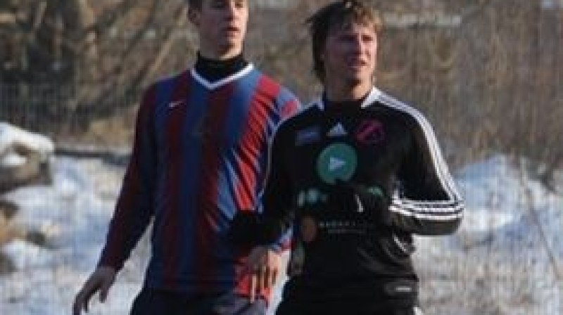 Mihails Miholaps (pa labi) "Nõmme JK Kalju" sastāvā
Foto: www.soccernet.ee