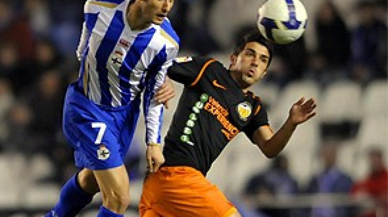Divcīņa starp Adrianu Lopezu ("Deportivo") un Davidu Vilju ("Valencia") 
Foto: marca.com