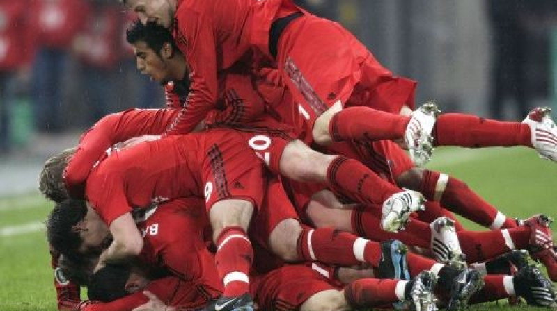 "Bayer 04" futbolisti līksmo
Foto: AFP