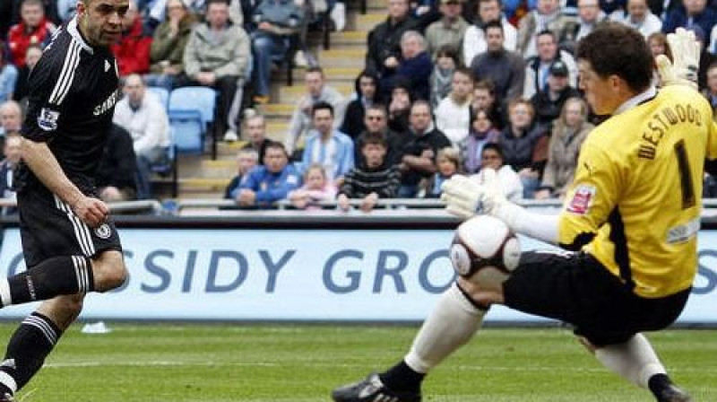 Alekss gūst otros vārtus
Foto: AP