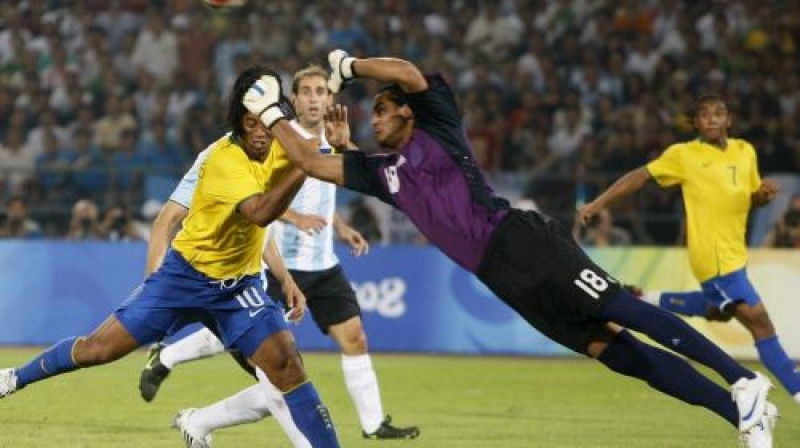 Serhio Romero Argentīnas izlases sastāvā spelē pret Brazīliju 2008. gada Pekinas olimpiādē
Foto: AP