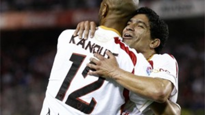 "Sevilla" futbolisti atzīmē otro vārtu guvumu
Foto: marca.com