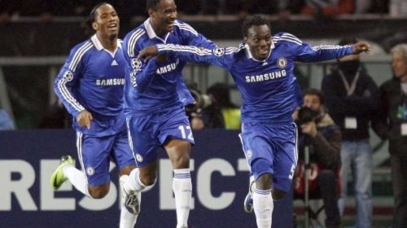 Maikls Esjēns priecājas par vārtu guvumu
Foto: AFP