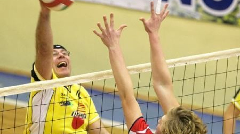 Uzbrukumā VK "Ozolnieki" spēlētājs Arnis Sinkevičs
Foto: www.jelgavniekiem.lv