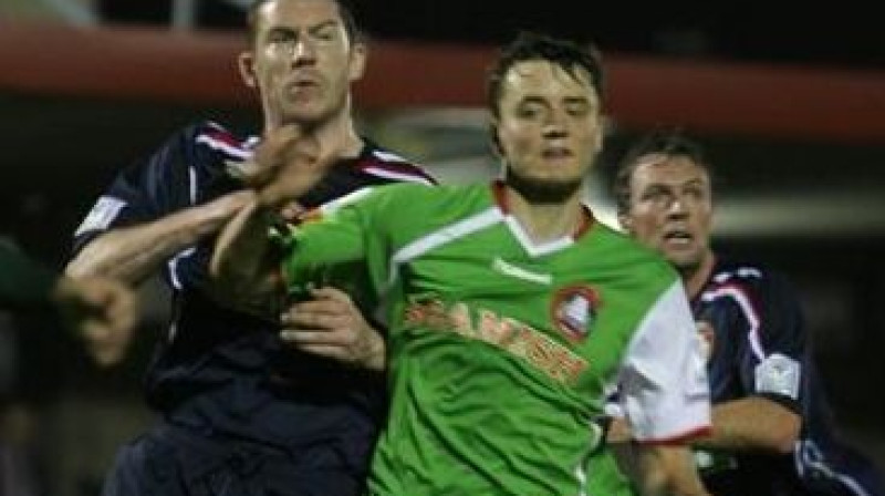 Roberts Mežeckis (centrā)
Foto: www.corkcityfc.ie