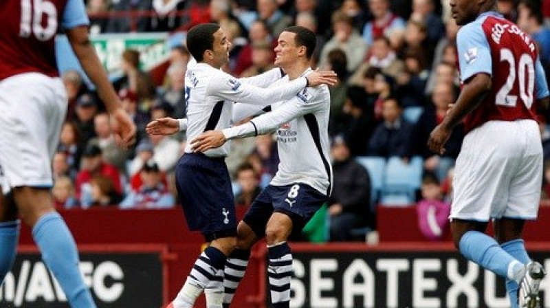 Centrā Žermains Dženass un Ārons Lenons
Foto: AP