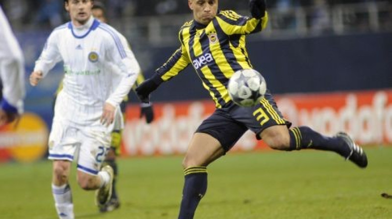 Roberto Karloss (no labās)
Foto: AP