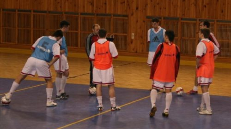 Latvijas telpu futbola izlase aizvada treniņu Ostravā
Foto: LFF