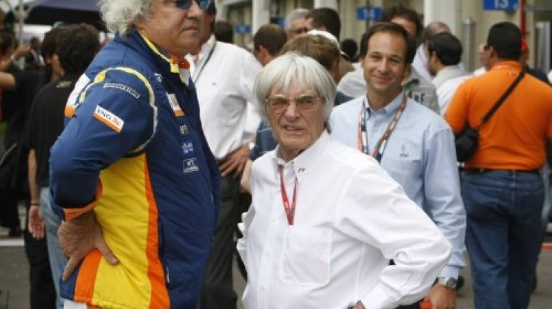 Flavio Briatore un F-1 boss Bernijs Eklstons
Foto: AP