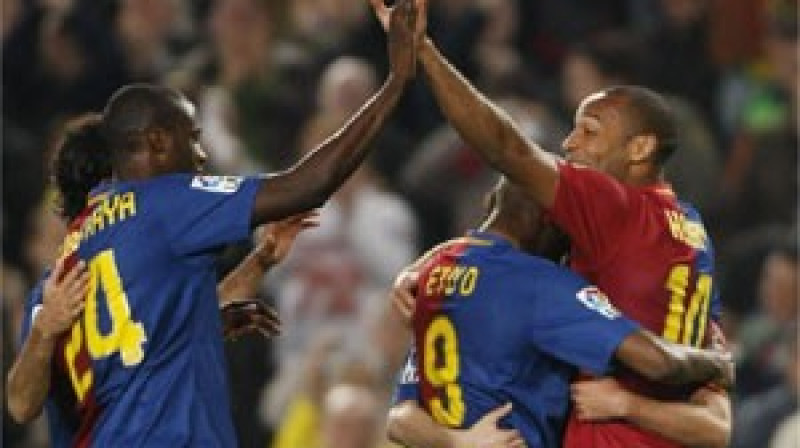 "Barcelona" futbolisti atzīmē trešo vārtu guvumu
Foto: marca.com