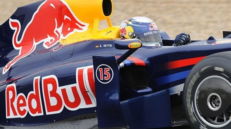 Sebastiens Fetels pie "Red Bull" formulas stūres
Foto: AFP
