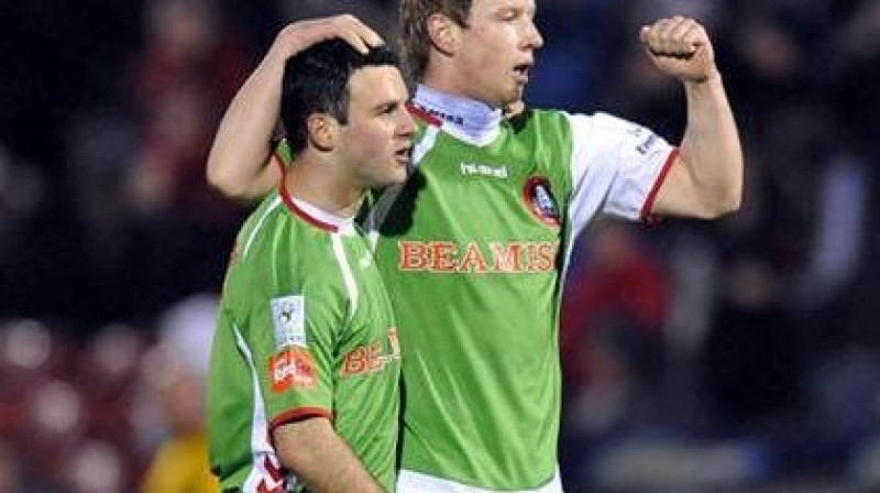 Guntars Silagailis (pa labi) svin vārtu guvumu
Foto: www.corkcityfc.ie