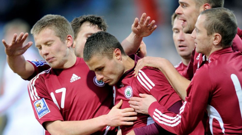 Latvijas izlases futbolisti svin otro vārtu guvumu
Foto: Romans Kokšarovs, Sporta Avīze, f64