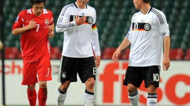 Mihaels Ballaks un Lukašs Podoļskis
Foto: AFP