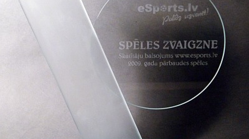 Balva Latvijas izlases spēles labākajam hokejistam
Balva: Zīmogu ekspresis
Foto: Liene Rezevska