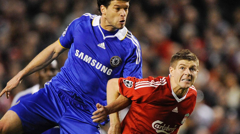 Stīvens Džerards (no labās)
Foto: AFP