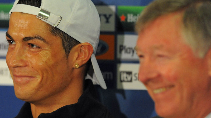 Krištianu Ronaldu un Sers Alekss Fergusons
Foto:AFP