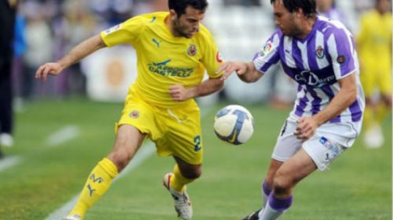 Spēles epizode: Džuzepe Rosi ("Villarreal") un Injaki Bea ("Valladolid")
Foto: AFP