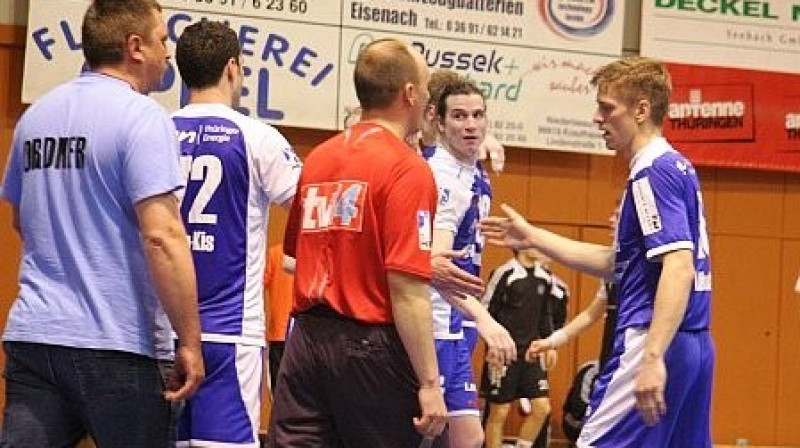 Ģirta LIlienfelda (pa labi) pārstāvētais ThSV "Eisenach" vairs tikai par 2 punktiem atpaliek no pirmā trijnieka Vācijas 2. bundeslīgā.
Foto: www.eisenachonline.de