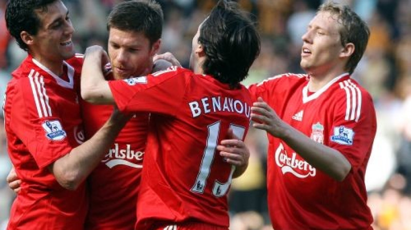 Liverpūles futbolisti priecājas par gūtajiem vārtiem
Foto: AP