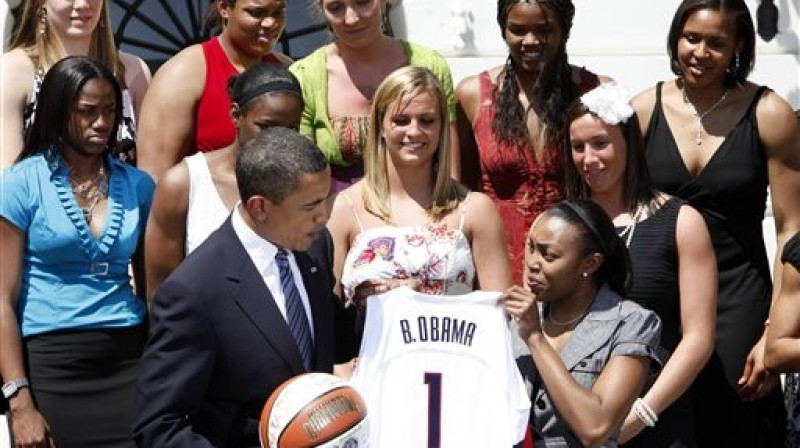 Obama un Konektikutas "UConn Huskies"
Foto: www.huffingtonpost.com