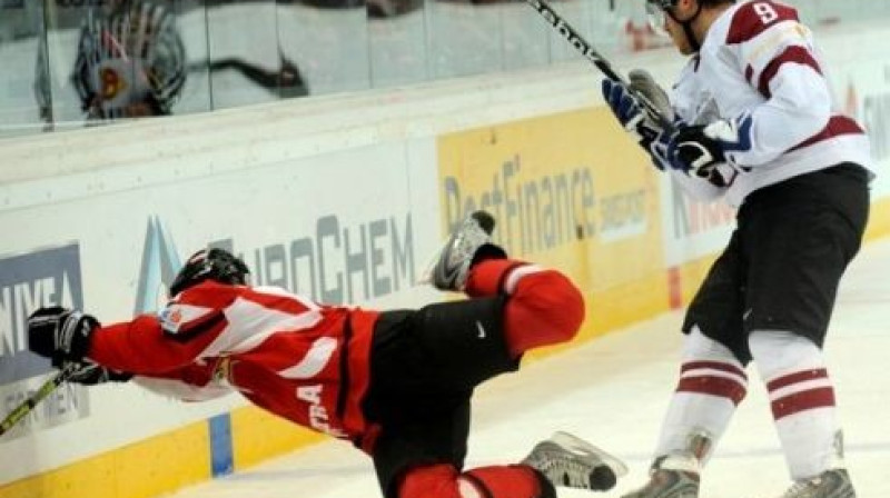 Karsums ietriec apmalē Harandu 
Foto: Romāns Kokšarovs, Sporta Avīze f-64