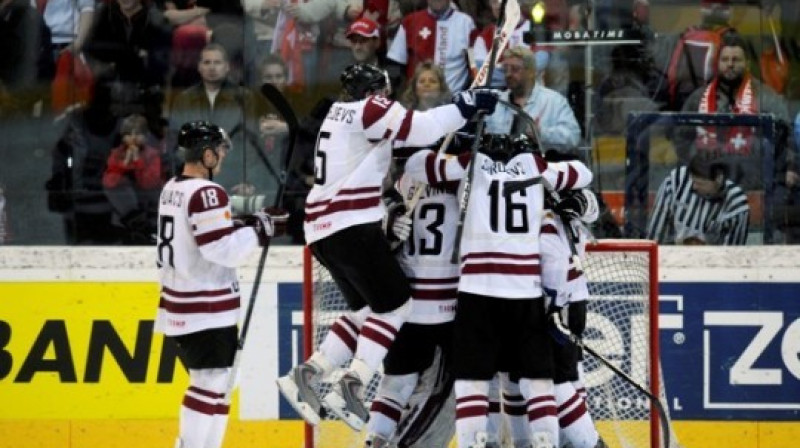 Latvijas hokejisti
Foto: Romāns Kokšarovs, Sporta Avīze, f64