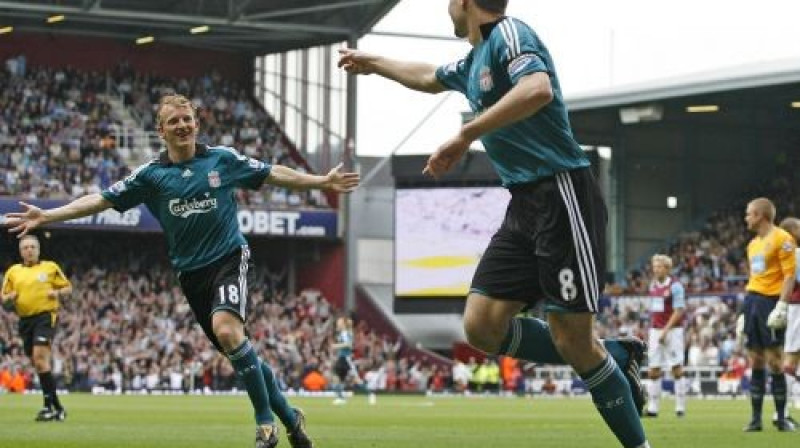 Dirks Kuits un divu vārtu autors Stīvens Džerards
Foto: AFP