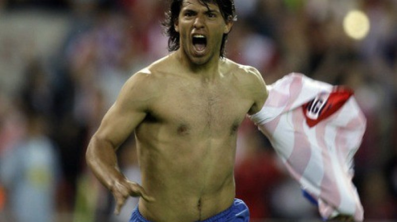 Serhio Aguero neslēpj emocijas pēc gūtajiem vārtiem
Foto: AFP