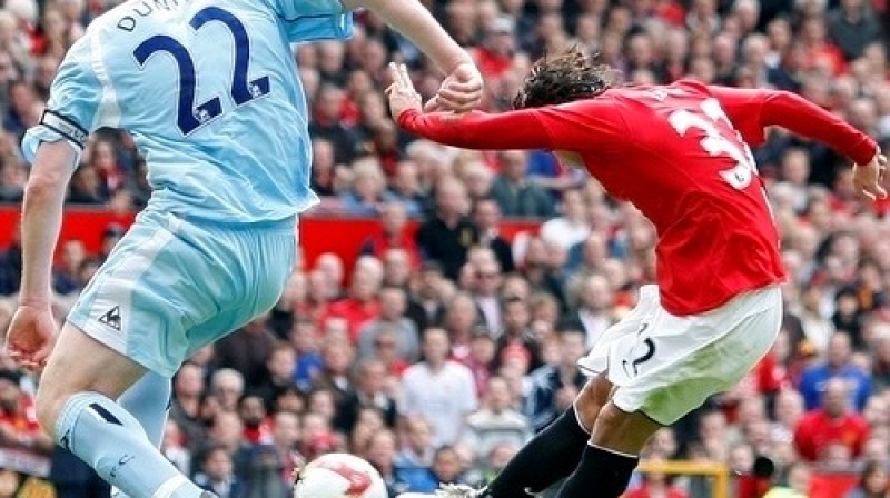 Karloss Tevezs gūst vārtus
Foto: AP