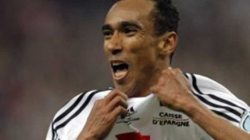 Mača galvenais varonis Eduardu Dos Santos
Foto: AP