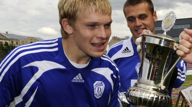 Artjoms Rudņevs (pa kreisi) pērn ar Daugavpils
"Daugavu" izcīnīja Latvijas kausu futbolā
Foto: Romans Kokšarovs, Sporta Avīze, f64