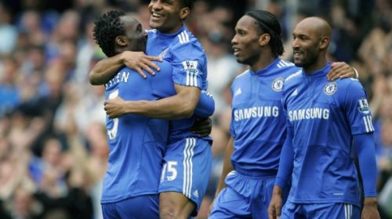 Chelsea futbolisti pēc pirmo vārtu guvuma
Foto: Professional Sport