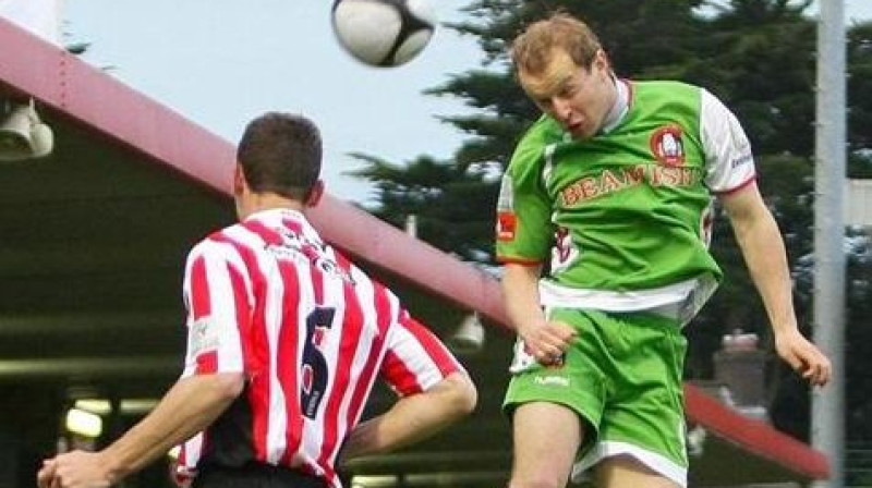 Guntars Silagailis (pa labi) gaisa divcīņā
Foto: www.corkcityfc.ie