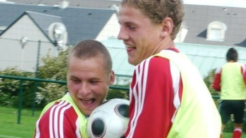 Būdami labā noskaņojumā, šodien laukumā gatavi iziet iepriekš diskvalificētie Siņeļņikovs un Dubra
Foto: Vladimirs Beļajevs