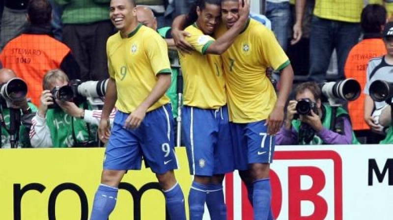 Ronaldo, Ronaldinju un Adriano - neviens no viņiem nav izsaukts uz izlasi
Foto: digitale