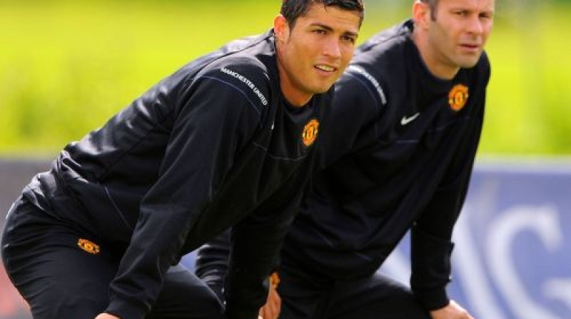 Krištianu Ronaldu un Raiens Gigss treniņa laikā
Foto: AP