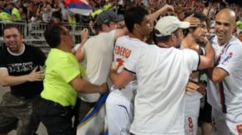 Žuninjo tiek sveikts pēc viņa simtā vārtu guvuma
Foto: AFP