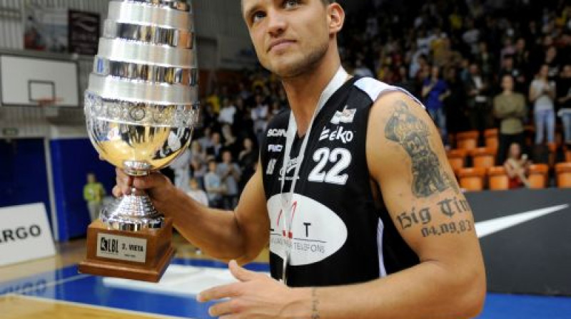 Armands Šķēle meklējot darbu - runā, ka Ventspilī un Baronā ar pirmo piegājienu viņam atteikts. Vai būs turpinājums?
Foto: Romāns Kokšarovs