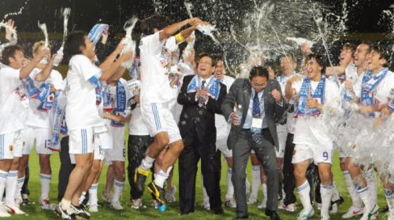 Japānas komandas prieks par uzvaru Uzbekistānā
Foto: AFP