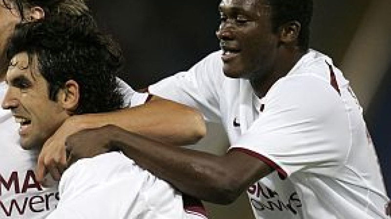 Huans Kulio un Jusufs Kone
Foto: AP