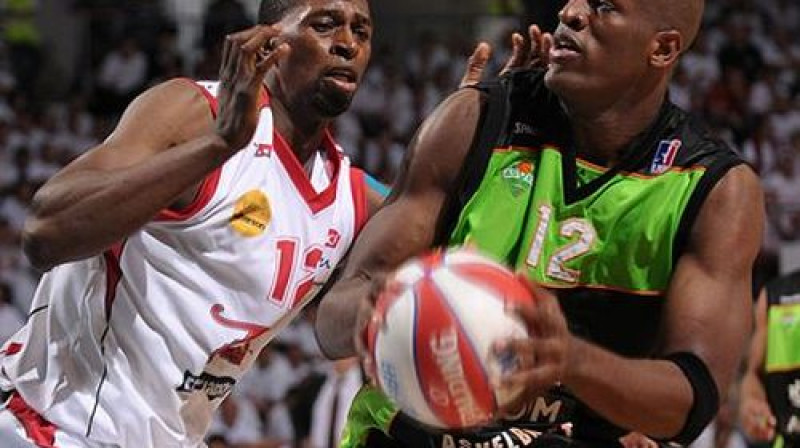 Akins Akingbala un Ali Traore
Foto: sluc-basket.org