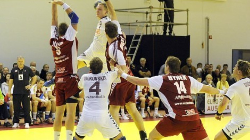 Uzbrukumā Aivis Jurdžs
Foto: Romualds Vambuts, eSports.lv