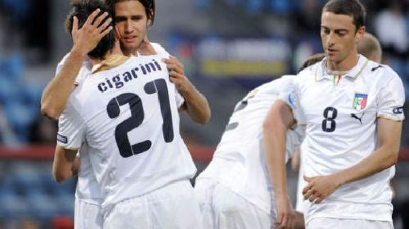 Itālijas futbolisti atzīmē vārtu guvumu
Foto: Scanpix Sweden