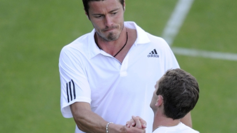 Marats Safins sveic sāncensi ar uzvaru
Foto: AFP