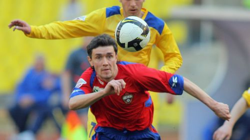 Jurijs Žirkovs cīņā par bumbu
Foto: ITAR-TASS